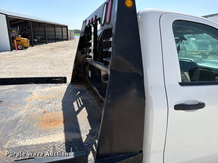 image for item EO8636 2015 Chevrolet Silverado 2500HD flatbed pickup truck