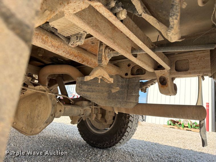image for item EO8636 2015 Chevrolet Silverado 2500HD flatbed pickup truck