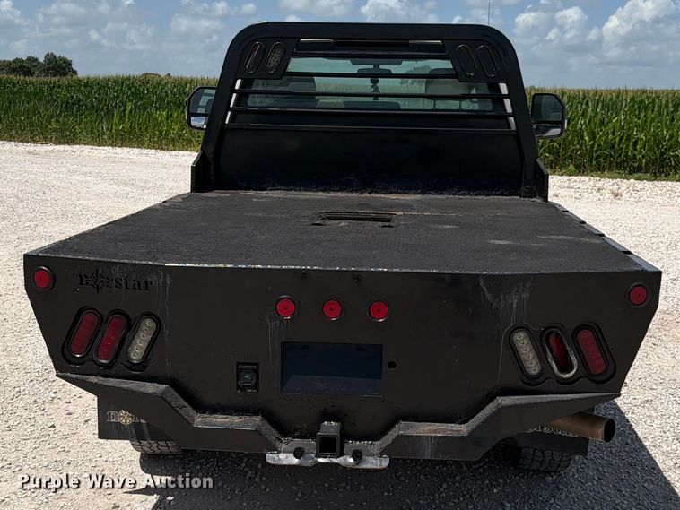 image for item EO8637 2017 Ford F250 Super Duty XL flatbed pickup truck