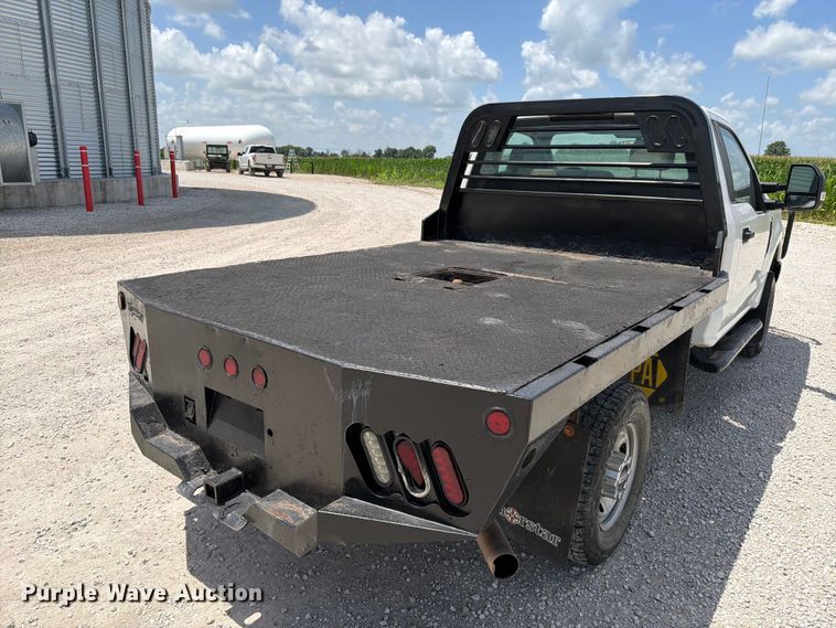 image for item EO8637 2017 Ford F250 Super Duty XL flatbed pickup truck