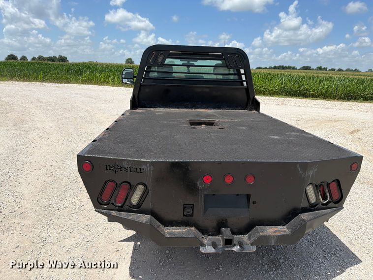 image for item EO8637 2017 Ford F250 Super Duty XL flatbed pickup truck