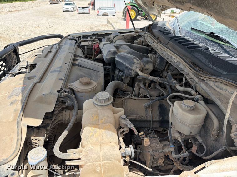 image for item EO8637 2017 Ford F250 Super Duty XL flatbed pickup truck
