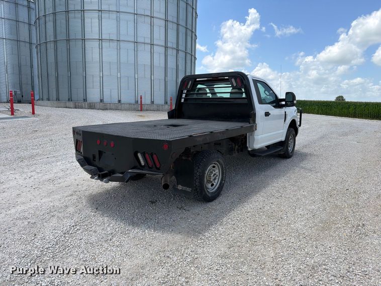 image for item EO8638 2017 Ford F250 Super Duty XL flatbed pickup truck