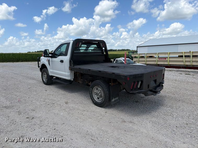 image for item EO8638 2017 Ford F250 Super Duty XL flatbed pickup truck