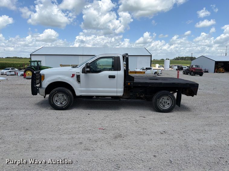image for item EO8638 2017 Ford F250 Super Duty XL flatbed pickup truck