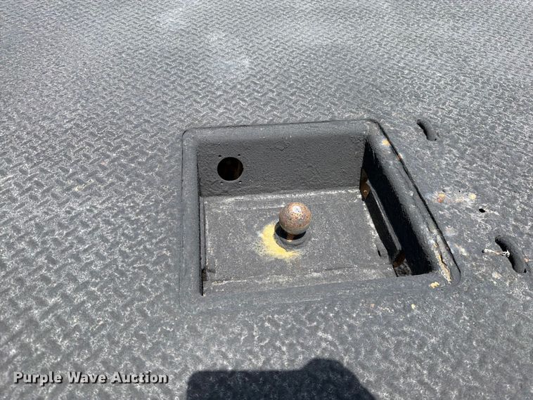 image for item EO8638 2017 Ford F250 Super Duty XL flatbed pickup truck