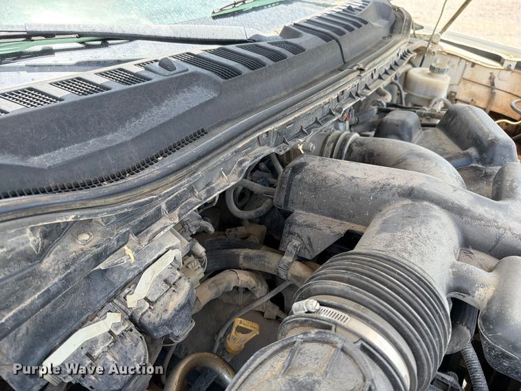 image for item EO8638 2017 Ford F250 Super Duty XL flatbed pickup truck