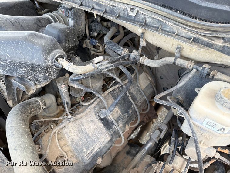 image for item EO8638 2017 Ford F250 Super Duty XL flatbed pickup truck