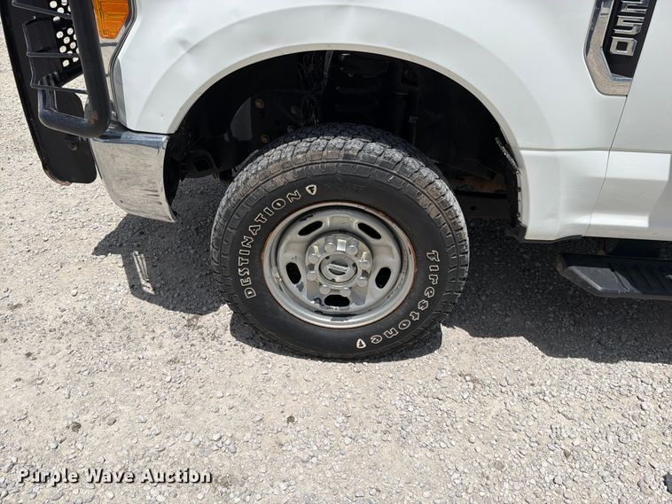 image for item EO8638 2017 Ford F250 Super Duty XL flatbed pickup truck