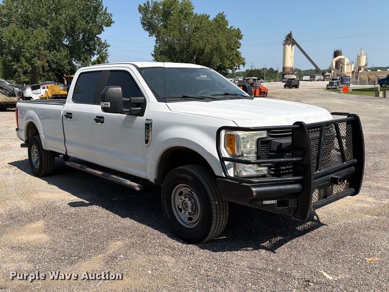 image for item EO8642 2017 Ford F250 Super Duty XL Crew Cab pickup truck