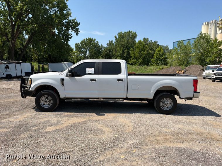 image for item EO8642 2017 Ford F250 Super Duty XL Crew Cab pickup truck
