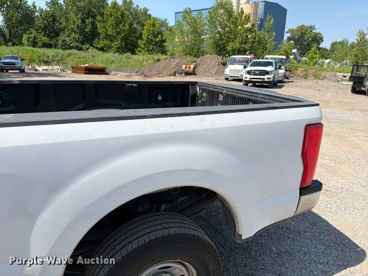 image for item EO8642 2017 Ford F250 Super Duty XL Crew Cab pickup truck