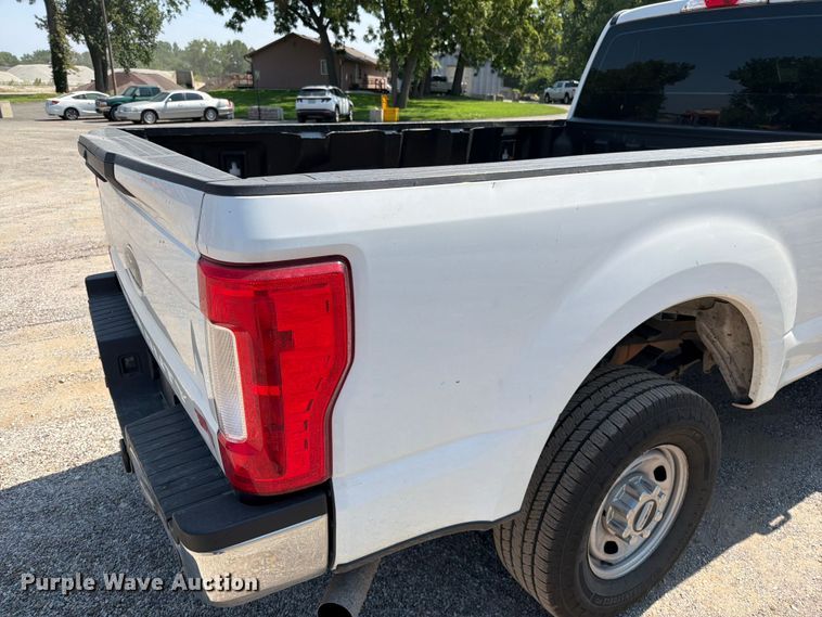 image for item EO8642 2017 Ford F250 Super Duty XL Crew Cab pickup truck