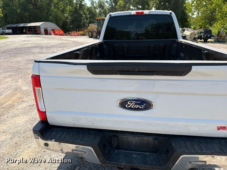 image for item EO8642 2017 Ford F250 Super Duty XL Crew Cab pickup truck