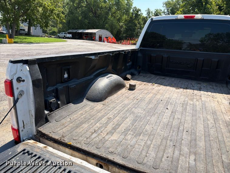 image for item EO8642 2017 Ford F250 Super Duty XL Crew Cab pickup truck