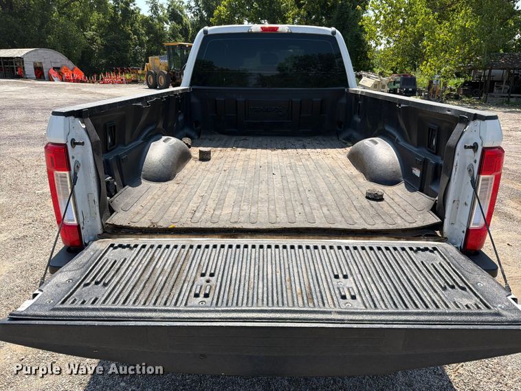 image for item EO8642 2017 Ford F250 Super Duty XL Crew Cab pickup truck