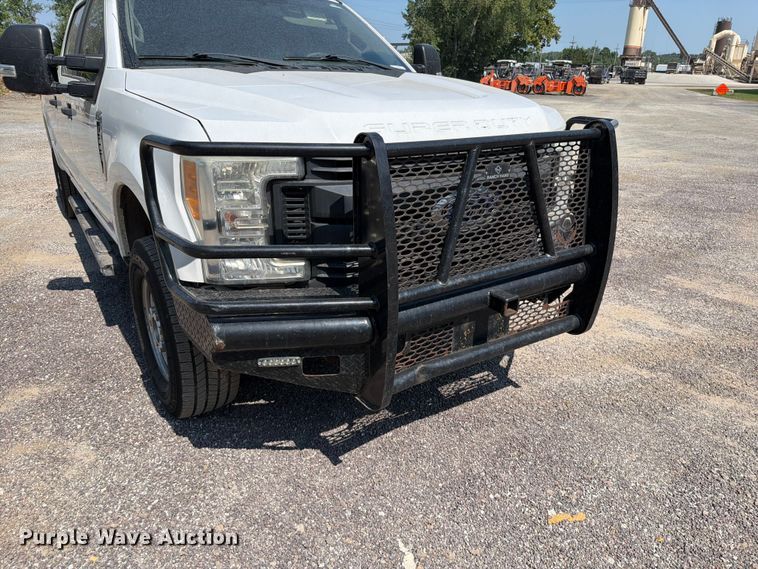 image for item EO8642 2017 Ford F250 Super Duty XL Crew Cab pickup truck