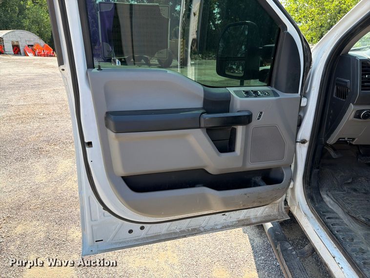 image for item EO8642 2017 Ford F250 Super Duty XL Crew Cab pickup truck