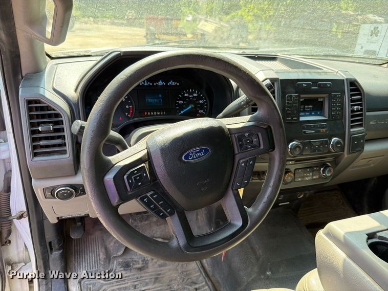 image for item EO8642 2017 Ford F250 Super Duty XL Crew Cab pickup truck
