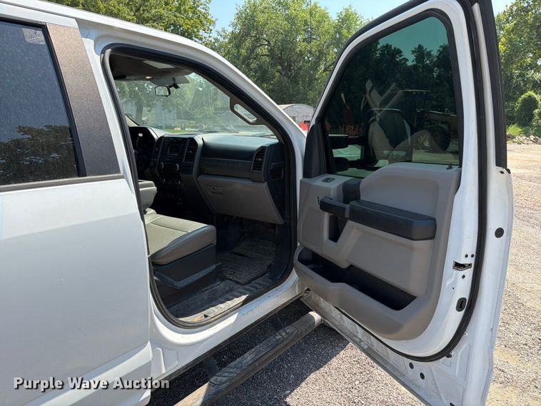 image for item EO8642 2017 Ford F250 Super Duty XL Crew Cab pickup truck