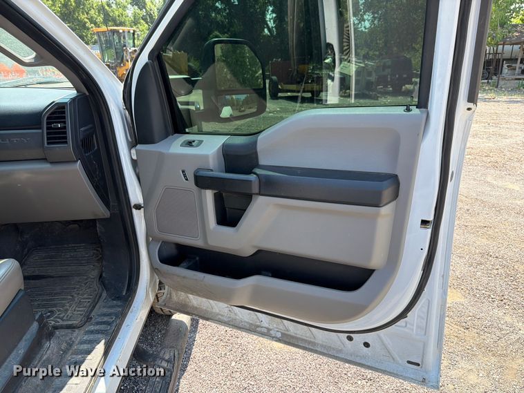 image for item EO8642 2017 Ford F250 Super Duty XL Crew Cab pickup truck