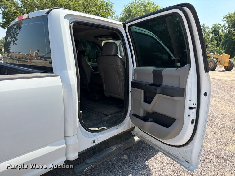 image for item EO8642 2017 Ford F250 Super Duty XL Crew Cab pickup truck