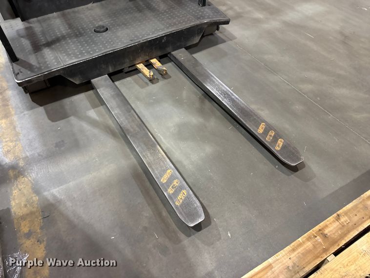 image for item EP3010 2016 Crown SP4050-30 order picker