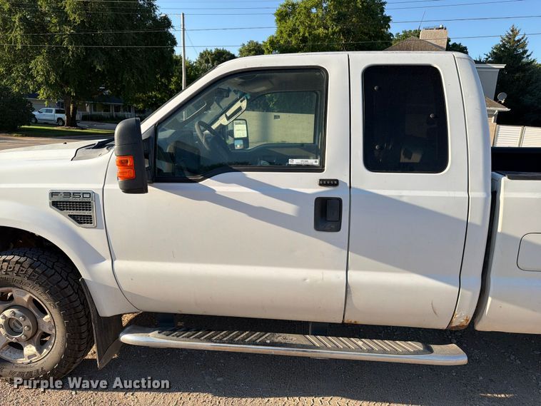 image for item ER1890 2010 Ford F350 Ext. Cab pickup truck