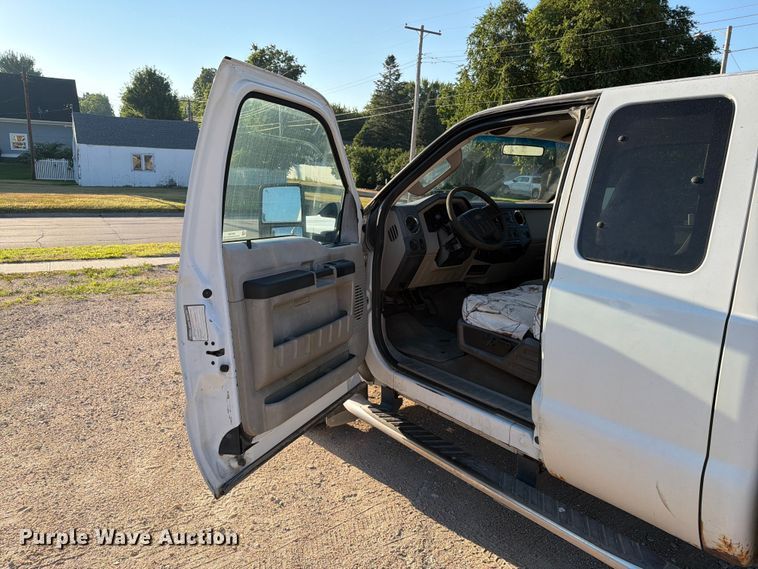 image for item ER1890 2010 Ford F350 Ext. Cab pickup truck