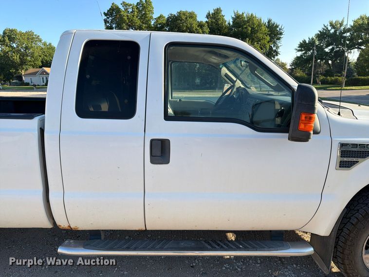 image for item ER1890 2010 Ford F350 Ext. Cab pickup truck