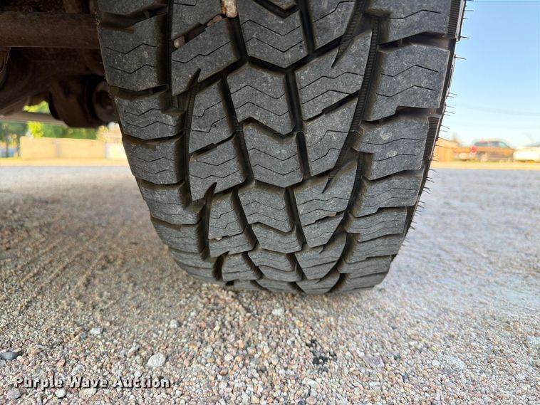 image for item ER1890 2010 Ford F350 Ext. Cab pickup truck