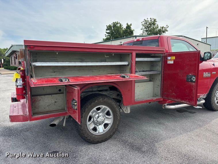 image for item ER3169 2014 RAM 2500 SLT utility bed pickup truck