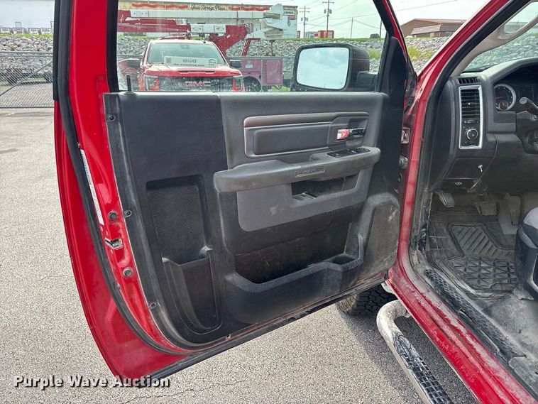 image for item ER3169 2014 RAM 2500 SLT utility bed pickup truck