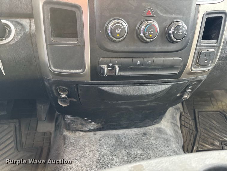 image for item ER3169 2014 RAM 2500 SLT utility bed pickup truck
