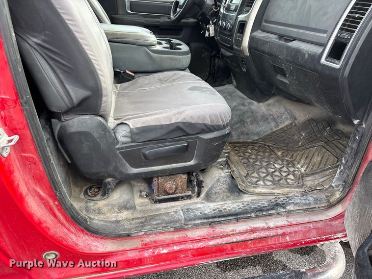 image for item ER3169 2014 RAM 2500 SLT utility bed pickup truck