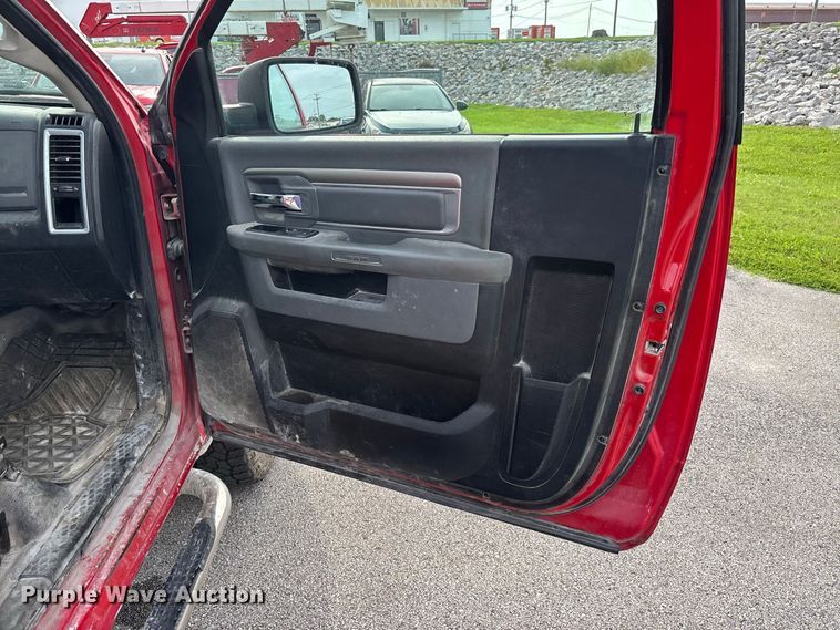 image for item ER3169 2014 RAM 2500 SLT utility bed pickup truck