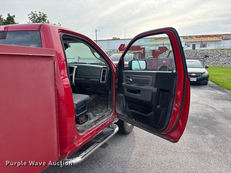 image for item ER3169 2014 RAM 2500 SLT utility bed pickup truck