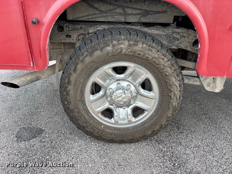 image for item ER3169 2014 RAM 2500 SLT utility bed pickup truck