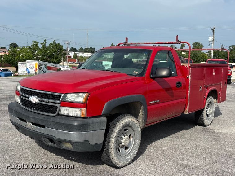 2006 Chevrolet Silverado 2500HD utility bed pickup truck