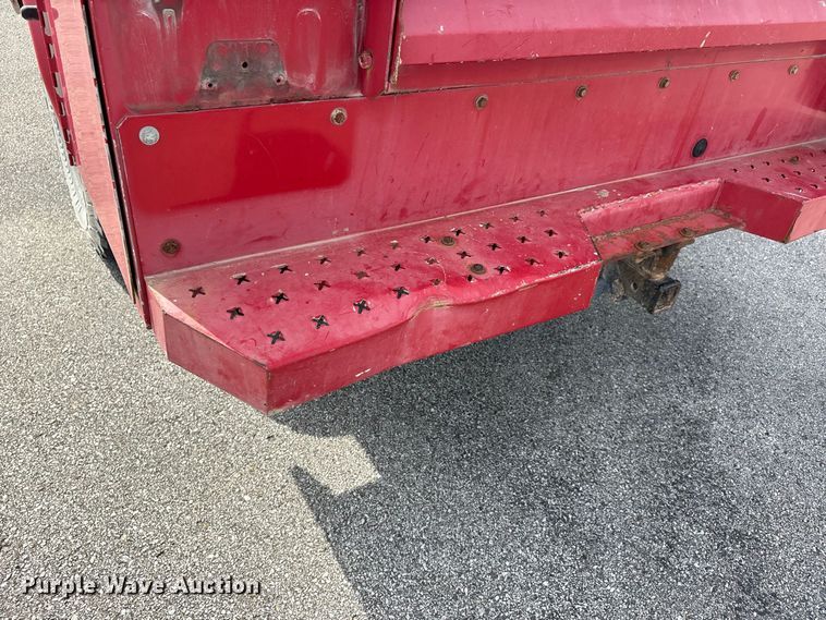 image for item ER3170 2006 Chevrolet Silverado 2500HD utility bed pickup truck