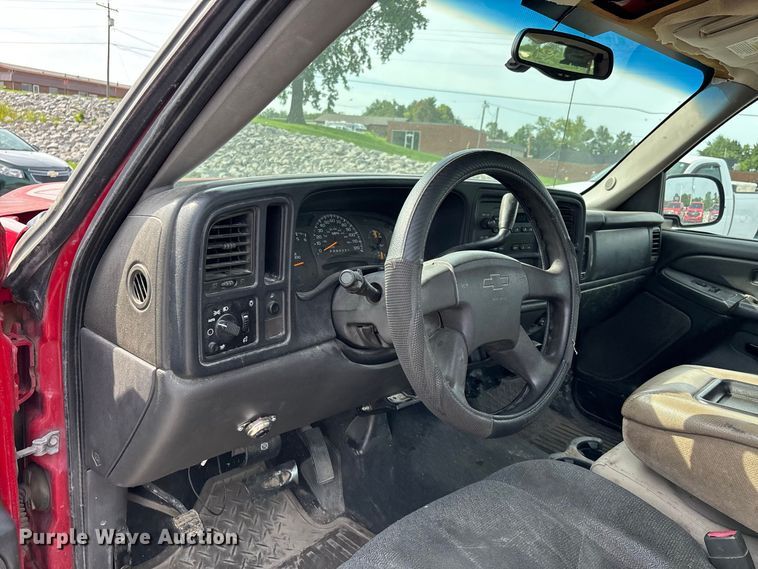 image for item ER3170 2006 Chevrolet Silverado 2500HD utility bed pickup truck