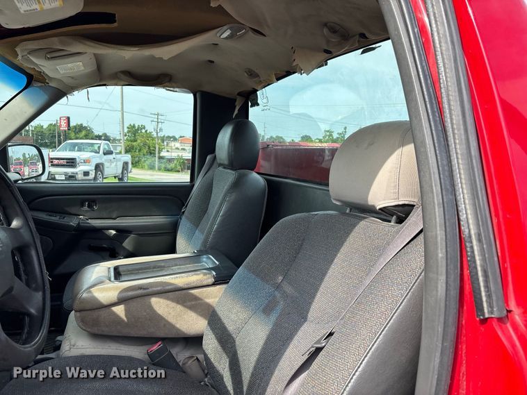 image for item ER3170 2006 Chevrolet Silverado 2500HD utility bed pickup truck