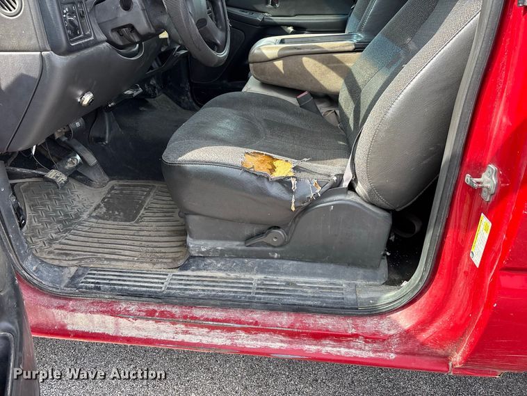 image for item ER3170 2006 Chevrolet Silverado 2500HD utility bed pickup truck