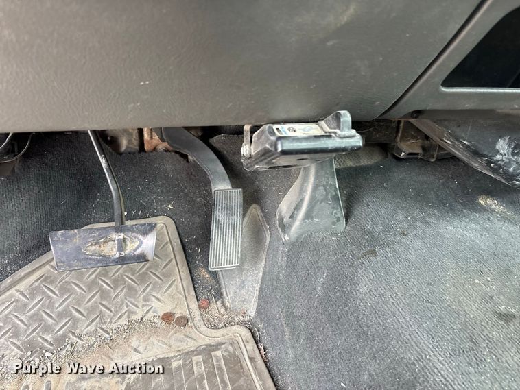 image for item ER3170 2006 Chevrolet Silverado 2500HD utility bed pickup truck