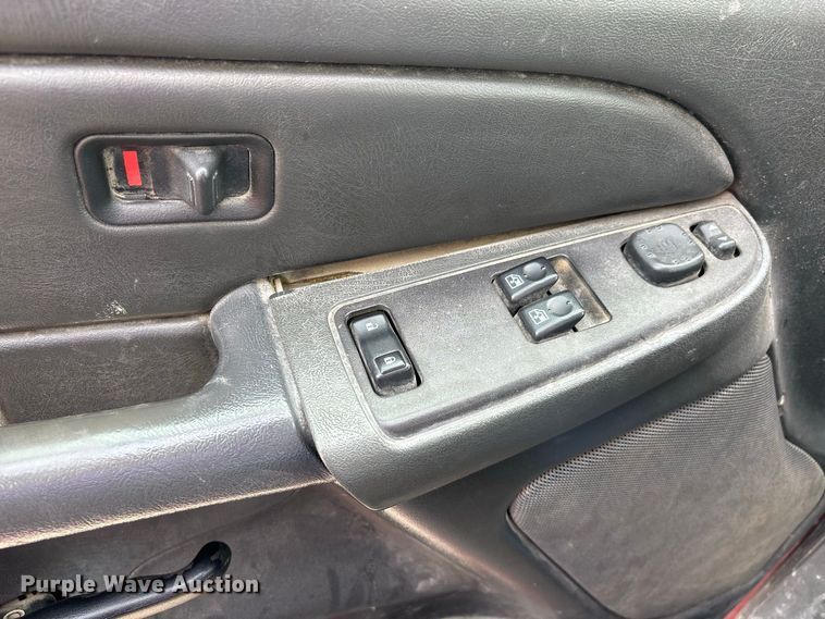 image for item ER3170 2006 Chevrolet Silverado 2500HD utility bed pickup truck