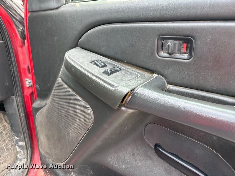 image for item ER3170 2006 Chevrolet Silverado 2500HD utility bed pickup truck