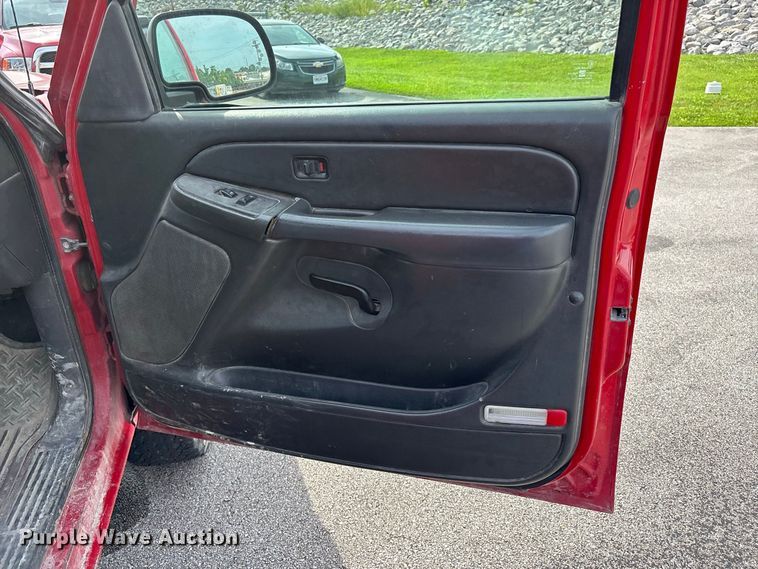 image for item ER3170 2006 Chevrolet Silverado 2500HD utility bed pickup truck