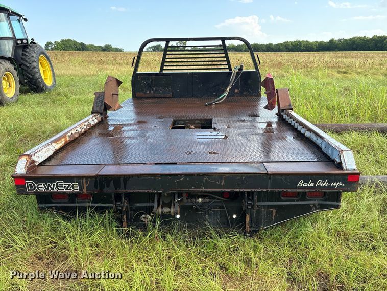 image for item ET0085 DewEze 485 Flatbed hydraulic bale bed