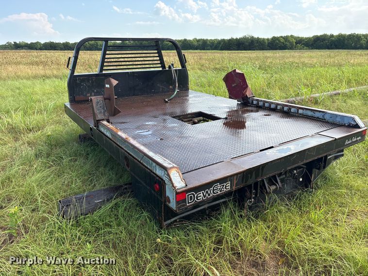 image for item ET0085 DewEze 485 Flatbed hydraulic bale bed