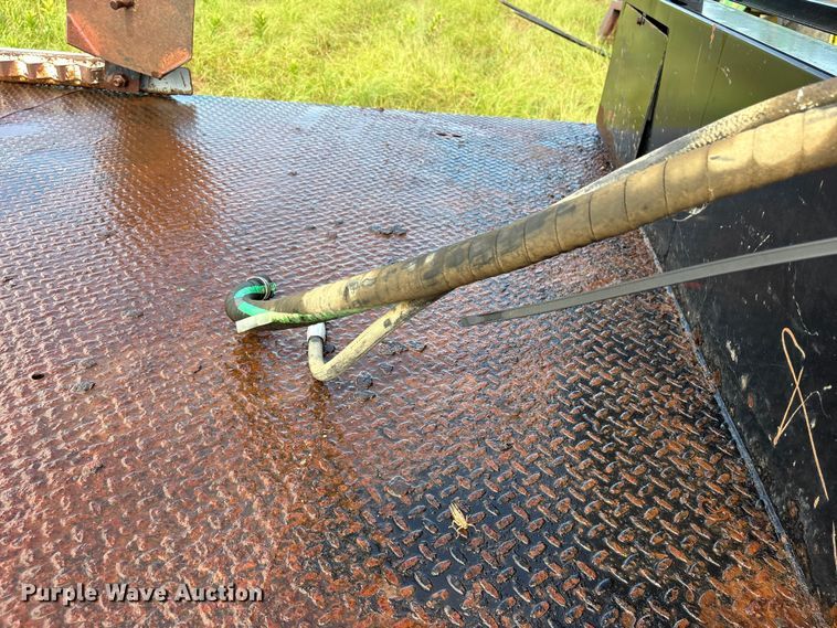 image for item ET0085 DewEze 485 Flatbed hydraulic bale bed